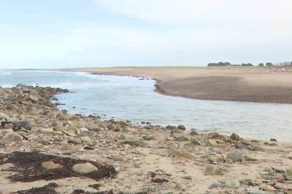 Une étude a été engagée pour déterminer l'incidence de la brèche sur le sillon et le trait de côte.