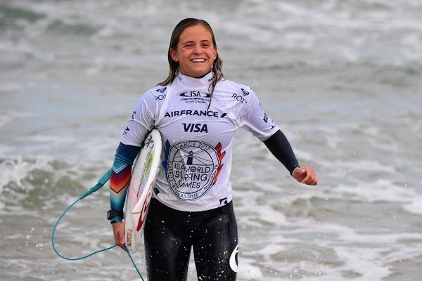 Pauline Ado, championne de surf du Pays basque, raconte son confinement, depuis la Nouvelle-Zélande.