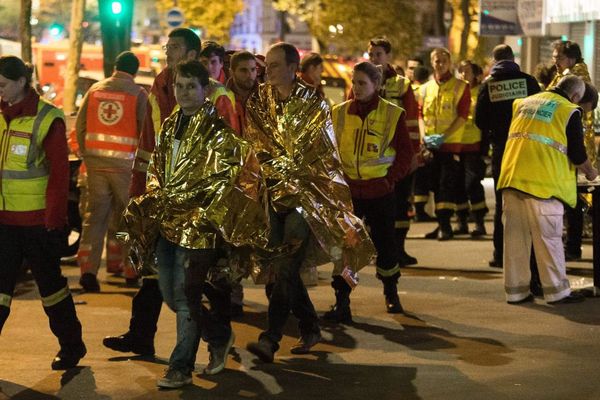 Après l'attentat au Bataclan, boulevard Volatire dans le 11ème arrondissement de Paris