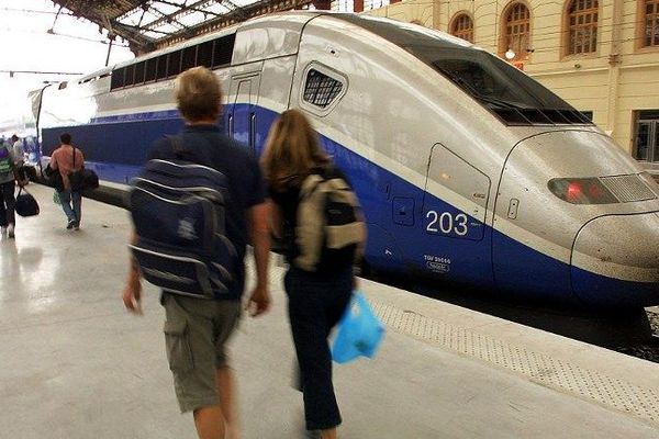 Un TGV en gare St Charles à Marseille