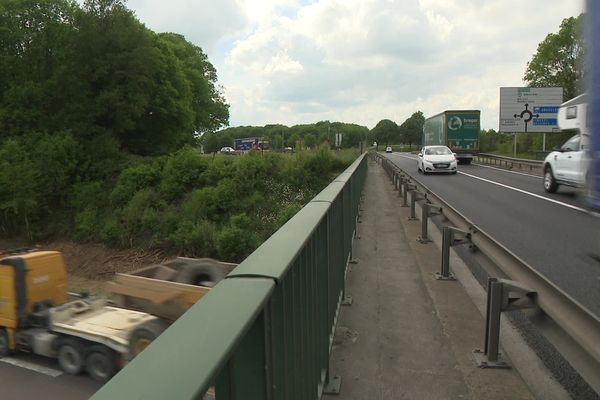 Le pont autoroutier de La Croisière est un point de trafic important.