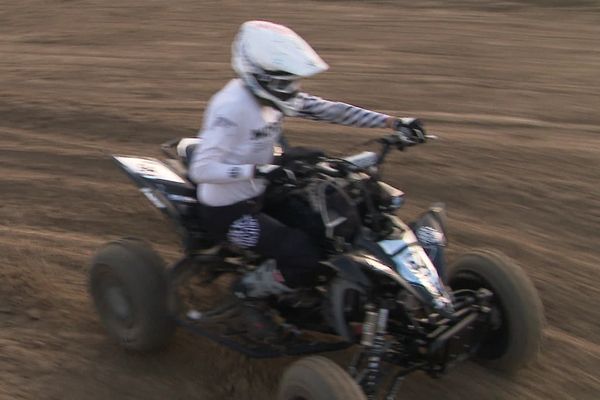 Simon Vitse au guidon de son quad avant d'affronter la course du Dakar 2024 en Arabie saoudite le 05 janvier.