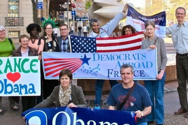 Les membres de la section de "democrats abroad" de Toulouse après une réunion. 