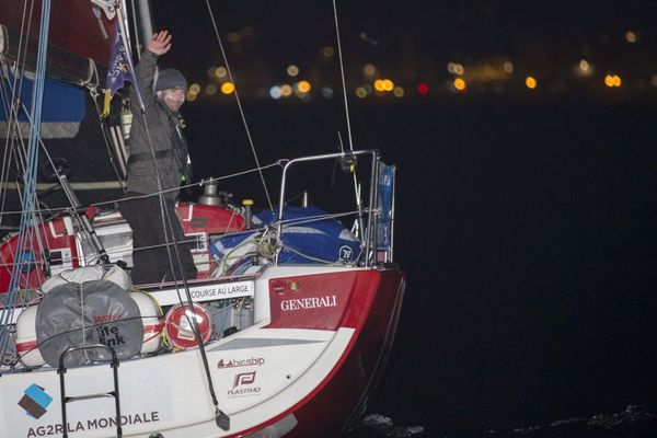 Nicolas Lunven (Generali) vainqueur de la 1ère étape de la Solitaire Urgo Le Figaro 2017 entre Bordeaux et Gijon