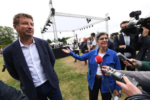 Yannick Jadot et Sandrine Rousseau à Poitiers, le 19 août 2021.