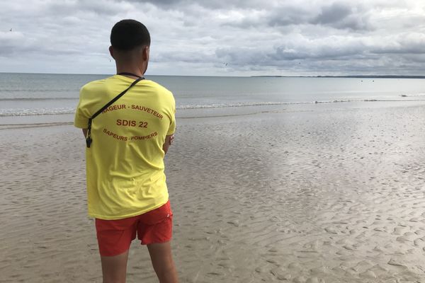 Sur la plage des Rosaires (22), la baignade était interdite jusqu'à mardi midi 