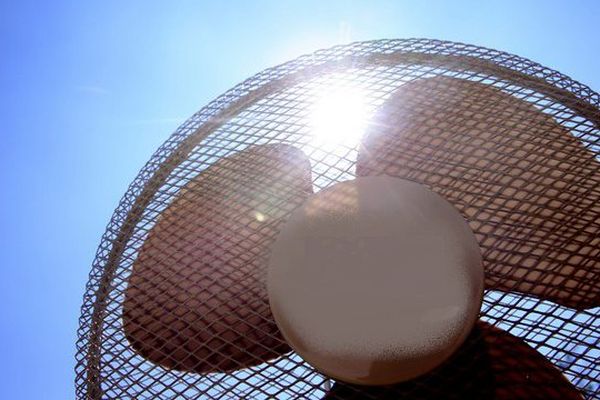 Ruée sur les ventilateurs. Depuis lundi la quête de fraîcheur vire à l’obsession.