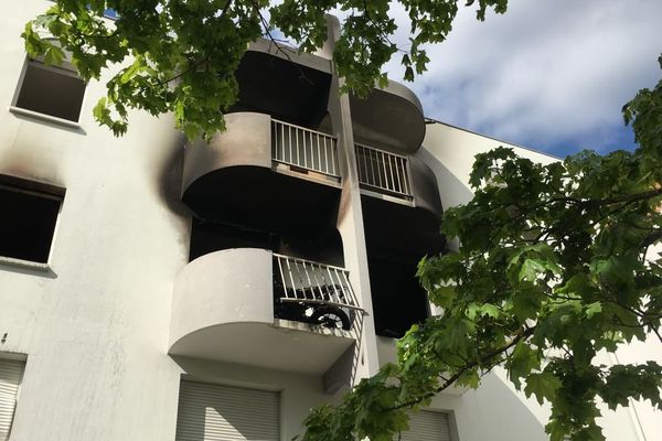 Une explosion a ravagé un appartement situé rue Castelnau, dans le quartier des Grésilles, à Dijon, samedi 22 avril 2017. 