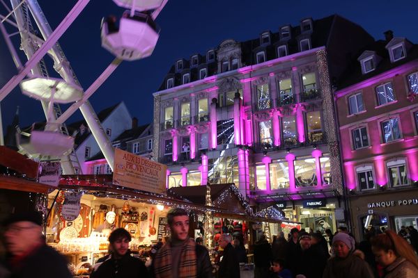 Le marché de Noël sur la place de la Réunion en 2019 à Mulhouse (Haut-Rhin).