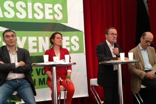 Emeline Baume au centre, Etienne Tête tout à droite de la photo. 