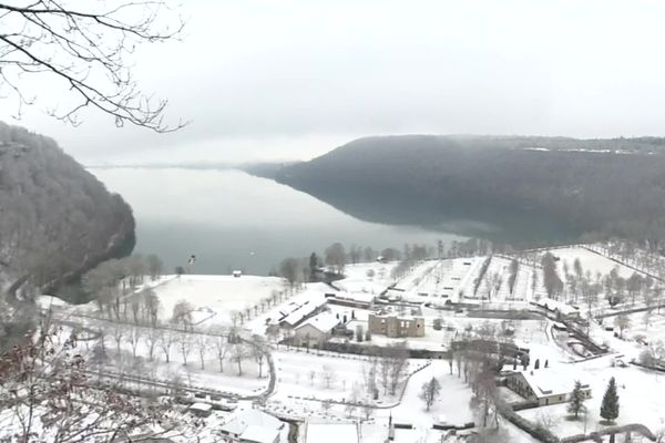 Les lycéens avaient passé une partie de leur après-midi au domaine de Chalain, espace de loisir estival aux abords du lac de Chalain (Doucier, Jura)