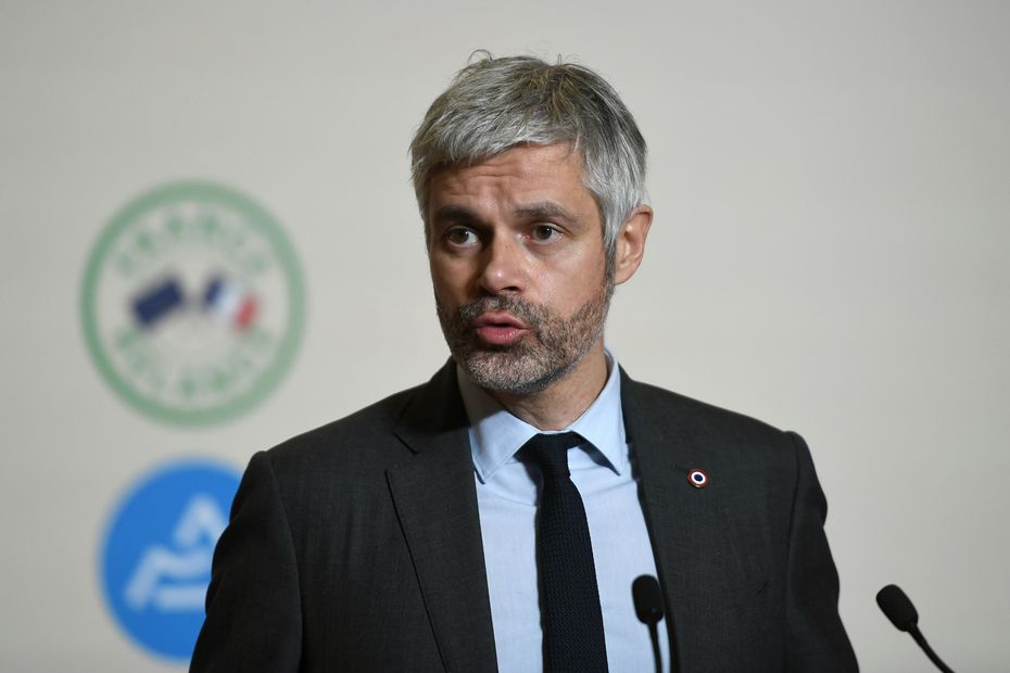 Laurent Wauquiez at the bedside of the students