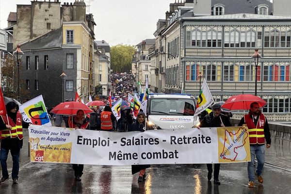 Environ 1200 manifestants à Pau ce jeudi 29 septembre à l'occasion de la journée nationale de grève pour l'emploi, les salaires et la retraite