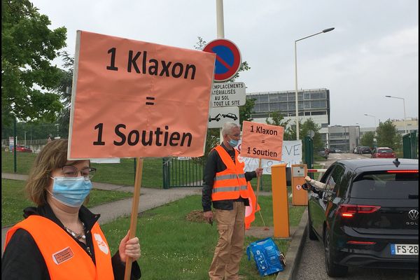 Le personnel administratif du CHRU de Nancy en grève mardi 8 juin. 