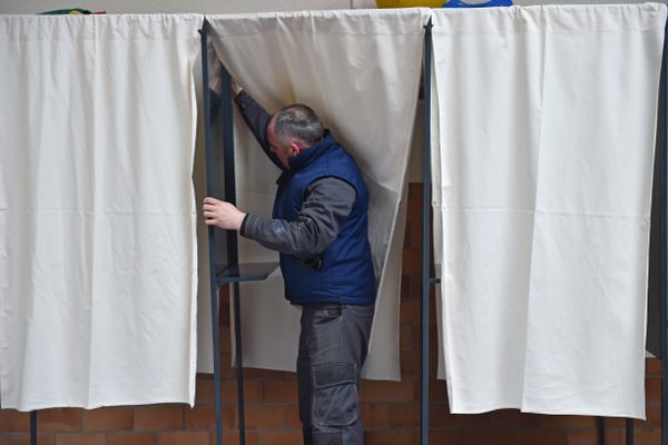 Faut-il ou non organiser les élections régionales et départementales en juin 