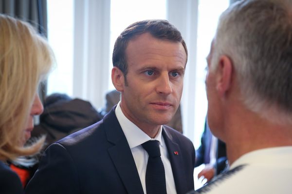 Emmanuel Macron avec Didier Deschamps l'entraîneur de l’équipe de France.