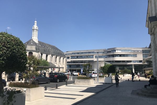Le Centre hospitalier universaire de Bretonneau à Tours