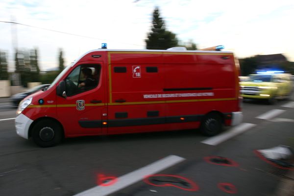 Un scooter qui circulait sur la D112, dans la commune de Lavalette en Haute-Garonne, a renversé un piéton dans la soirée du 28 février. Le pronostic vital de ce dernier est engagé. (Image d'illustration)