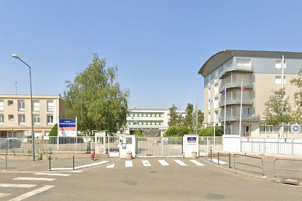 Le lycée Jehan de Beauce, à Chartres (Eure-et-Loir) victime d'une usurpation d'identité sur les réseaux sociaux