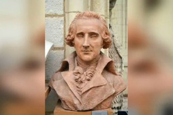 L'Auvergnat Georges Couthon fut l'un des principaux acteurs de la Révolution Française. Aux côtés de ses amis Robespierre et Saint Just auxquels il demeura fidèle jusqu'au bout. Jusqu'à la guillotine.