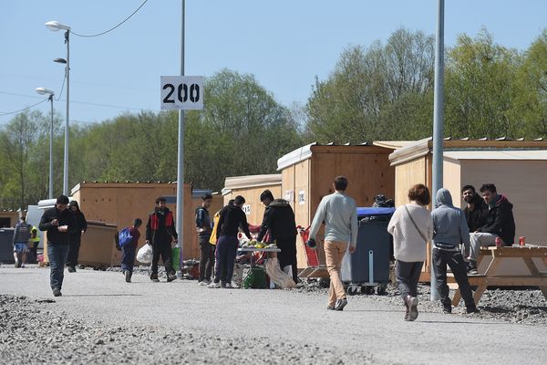 Il y aurait moins de 800 migrants actuellement dans le camp de Grande-Synthe.