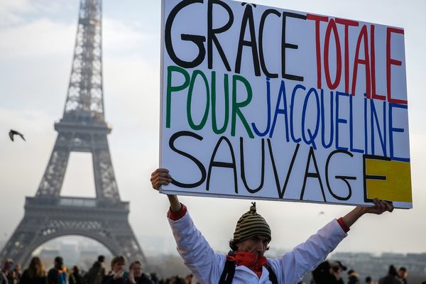 Un manifestant, lors d'un rassemblement de soutien à Jacqueline Sauvage, le 10 décembre 2016.