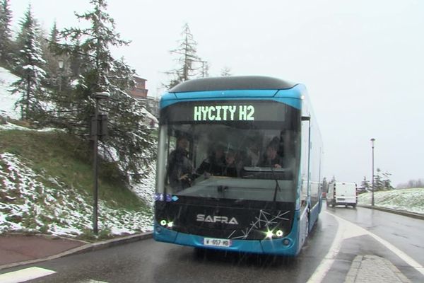 Un bus à hydrogène était en test ce mardi 9 avril à Moûtiers et Courchevel