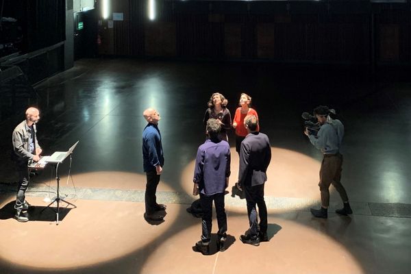 Pendant la captation vidéo du concert de Sylvain GirO et le Chant de la griffe, à la Carène à Brest