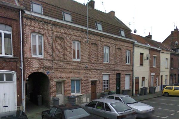 L'homme est tombé du toit de sa maison dans l'avenue Breuvart à Armentières.