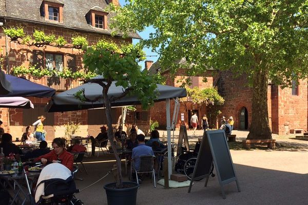 Collonges-la-Rouge voit revenir progressivement son flux de touristes