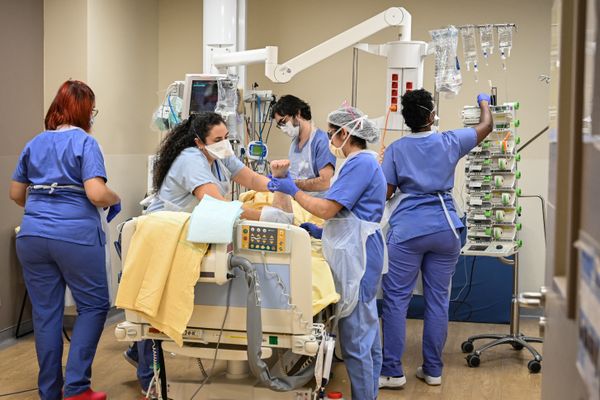 Prise en charge d'un malade Covid à l'Hôpital Avicenne de Bobigny. ( Archives)