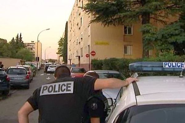 Nîmes - un jeune homme de 18 ans est mort par balle dans le quartier des jonquilles - 1 octobre 2014.