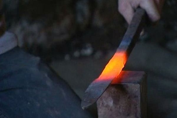 L'épée gauloise de Jean-Marc Gillet en cours de fabrication