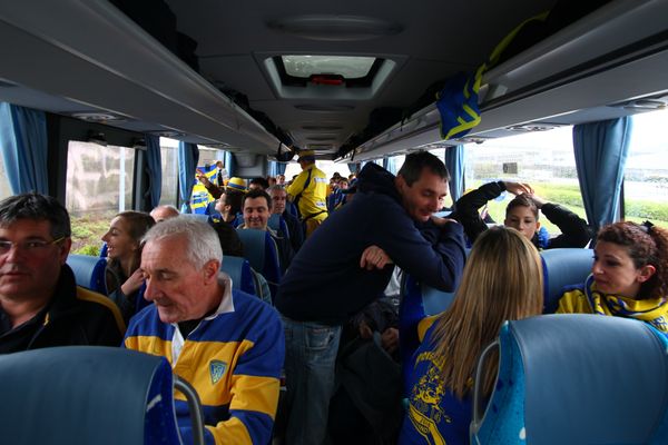 Près d'une trentaine de bus ont quitté l'Auvergne, samedi à 10h, en direction de Montpellier avec à leur bord les supporters de l'ASM