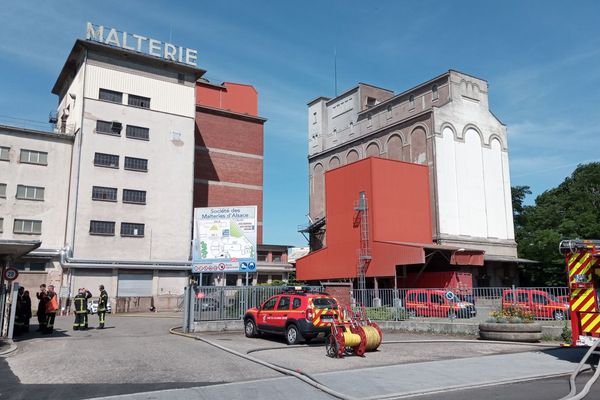 L'incendie a été précédé d'une explosion.