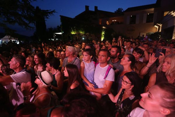 Le monde d'avant... un soir de concert de Brigitte au Mas des Escaravatiers. 