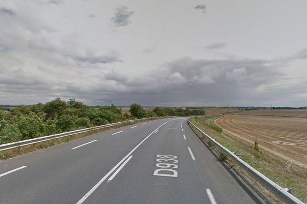 La RD 938 à Louzy, dans les deux-Sèvres