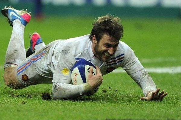 Maxime Médard aplatit le second essai français contre l'Ecosse (23-16) le 16 mars 2013 au Stade de France