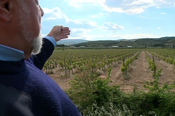 Marc Brisset, un habitant de Port-la-Nouvelle dans l'Aude décrit la trajectoire de l'Ovni qu'il a observé en 1974.