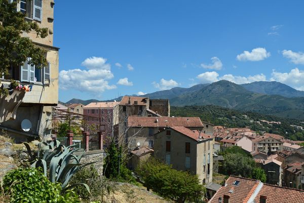 Une vue de Corte en Haute-Corse. 5 mai 2016