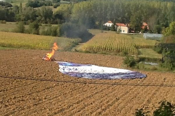 La nacelle a pris feu après le crash