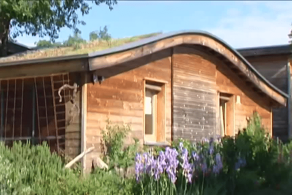 70% de la construction proviennent de ressources locales : bois, paille,...