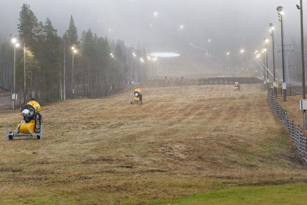 En novembre 2011 déjà, les slaloms de la Coupe du monde de ski alpin à Levi, en Finlande, avaient été annulés par manque de neige.