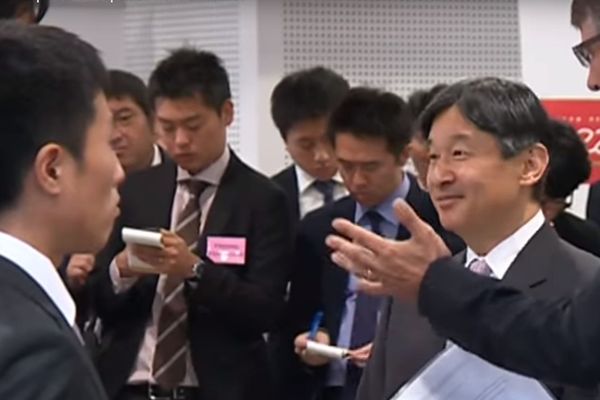 Le futur empereur avait notamment rencontré des chercheurs japonais au CEA et à Minatec.