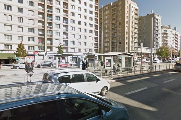 L'arrêt Vallier-Docteur Calmette, sur la ligne C du tram, à Grenoble