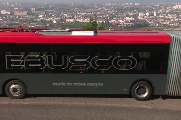 Les nouveaux bus électriques manquent à l'appel. La Métropole de Rouen doit en acheter des anciens au diesel pour palier le manque.