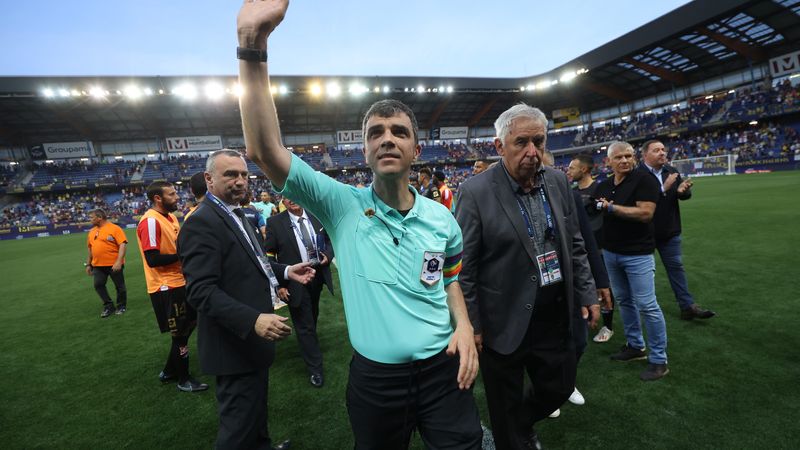 On May 14, 2022, Frank Schneider refereed his last match.  It was in Sochaux, during a match against Dijon.