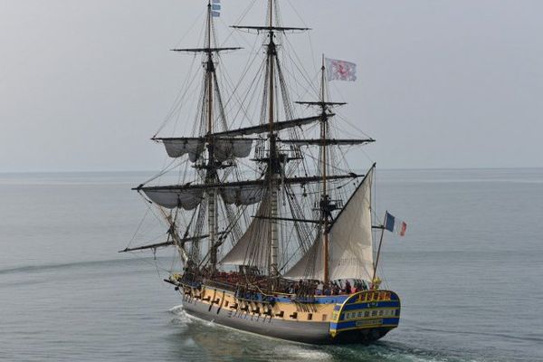 L'Hermione prendra la direction de Yorktown (Virgine, Etats-Unis), le 18 avril 2015, depuis l'île d'Aix (Charente-Maritime)