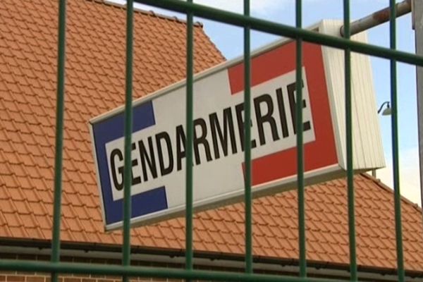 L'instituteur a été placé en garde à vue à la gendarmerie de Fauquembergue. 