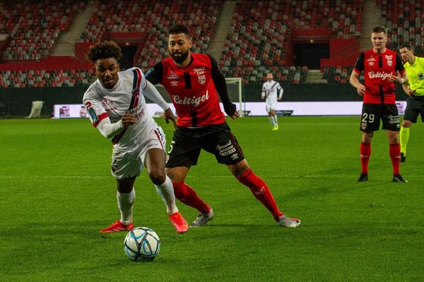 Avec l'annonce de cas de COVID 19 au sein de l'équipe, le Clermont Foot est bouleversé dans sa préparation dans l'optique de la montée en Ligue 1.